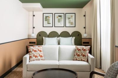 Junior King Suite 8