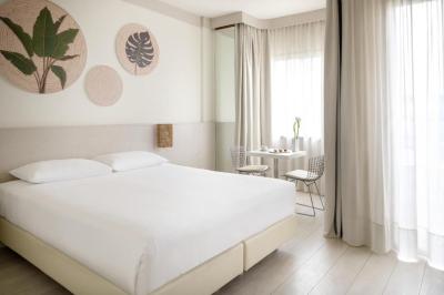 Quarto Duplo Superior com Cama Extra 6
