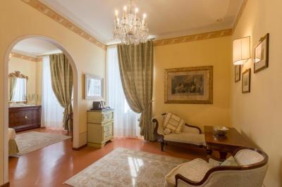 King Suite with Panoramic View 4