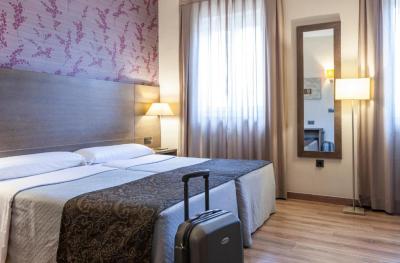 Twin Room with Extra Bed 6