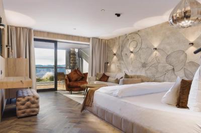 Deluxe Family Suite 2