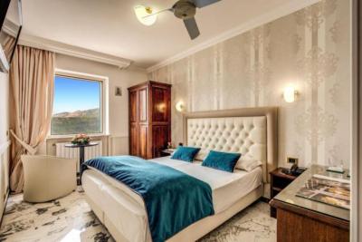 Triple Room with Lake View 5