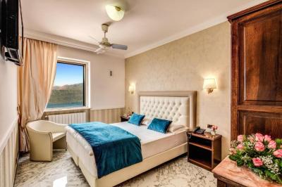 Deluxe Double or Twin Room 7