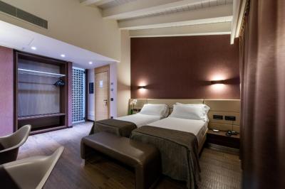 Twin Room 8