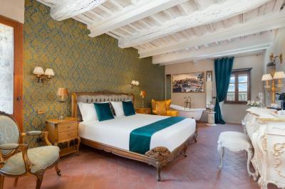 Superior King Room 5