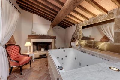 Royal Suite with Spa 5