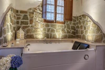 Executive Suite with Spa Bath 6