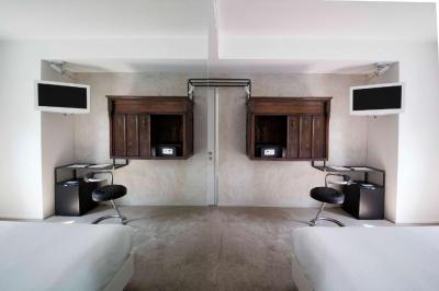 Family Room 1
