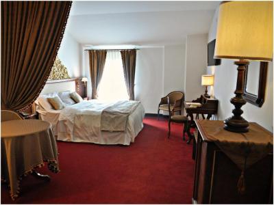 Junior Suite with Garden View - Golf Course Access 6