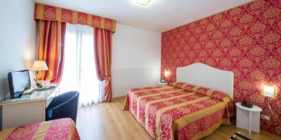 Deluxe Triple Room 6