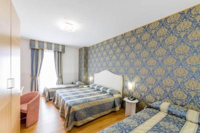 Deluxe Family Room 7