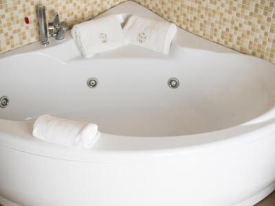 Junior Suite with Hot Tub 5