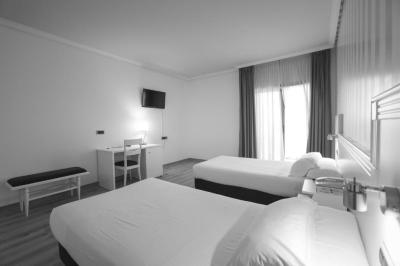 Twin Room 9