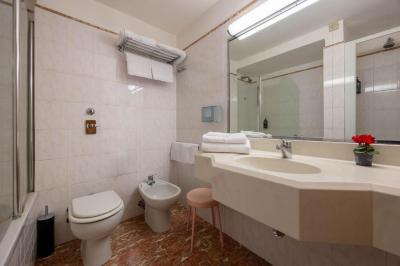 Superior Twin Room 5