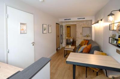 Apartamento com Cama King-size e Cozinha 1