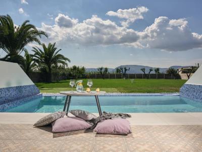Master Suite with Private Pool 3