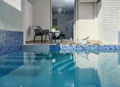 Deluxe Suite with Private Pool 4