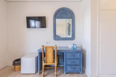Double or Twin Room with Terrace 4