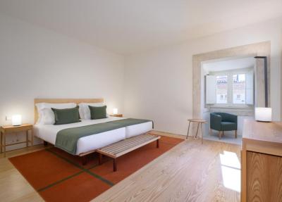 Twin Room with Cloister View 7