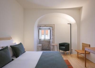 Double Room with Cloister View 8