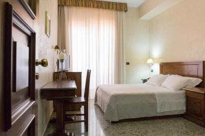 Habitaci&oacute;n Doble con balc&oacute;n y vistas al mar 4