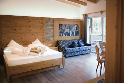 Large Double or Twin Room 2