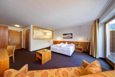 Double Room with Balcony 4