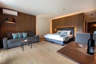 Deluxe Double Room with Pool View with Balcony 5