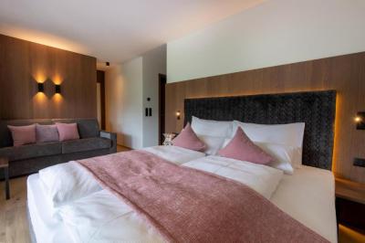 Deluxe Family Suite with Balcony 6