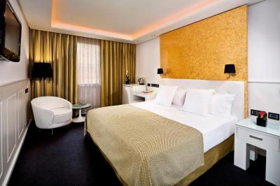Deluxe Room 1