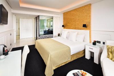 Premium Room Red Level 3