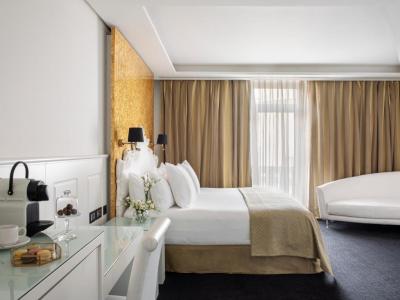 Two-Bedroom Suite Red Level 7