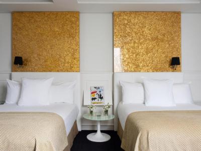 Supreme Family Room 8