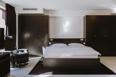 Deluxe Suite 6