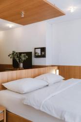 Deluxe Double Room 11