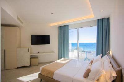 Deluxe Double Room with Sea View 7