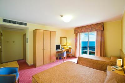 Superior Double or Twin Room with Sea View 4