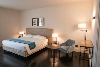 Deluxe Room 5