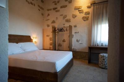 Deluxe Queen Room 5