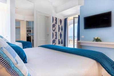 Superior Double Room with Sea View 3