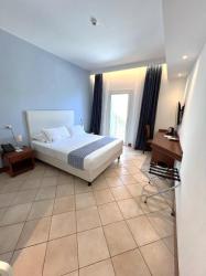 One-Bedroom Junior Queen Suite with Sofa Bed and Sea View 11