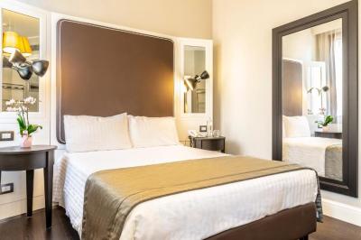 Camera Classic con Letto Matrimoniale alla Francese 1