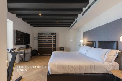 Deluxe Fitness Double Room with Terrace and Lake View 4
