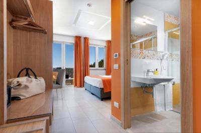 Deluxe Double or Twin Room 3