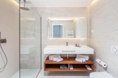 Double Room with Sea View 4