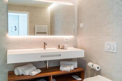 Deluxe Room 5