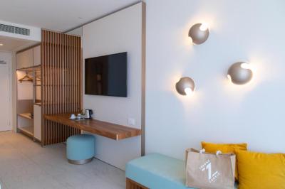 Double Room with Balcony and Partial Sea View 15