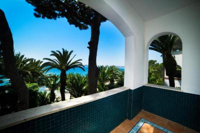 Twin Room with Sea View 4