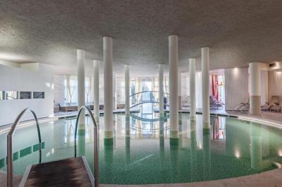 Double or Twin Room with Spa Access 5
