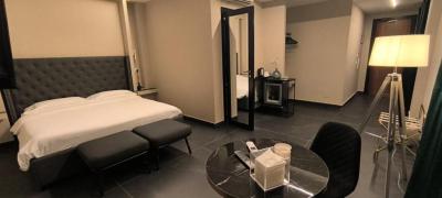 Deluxe Family Room 9
